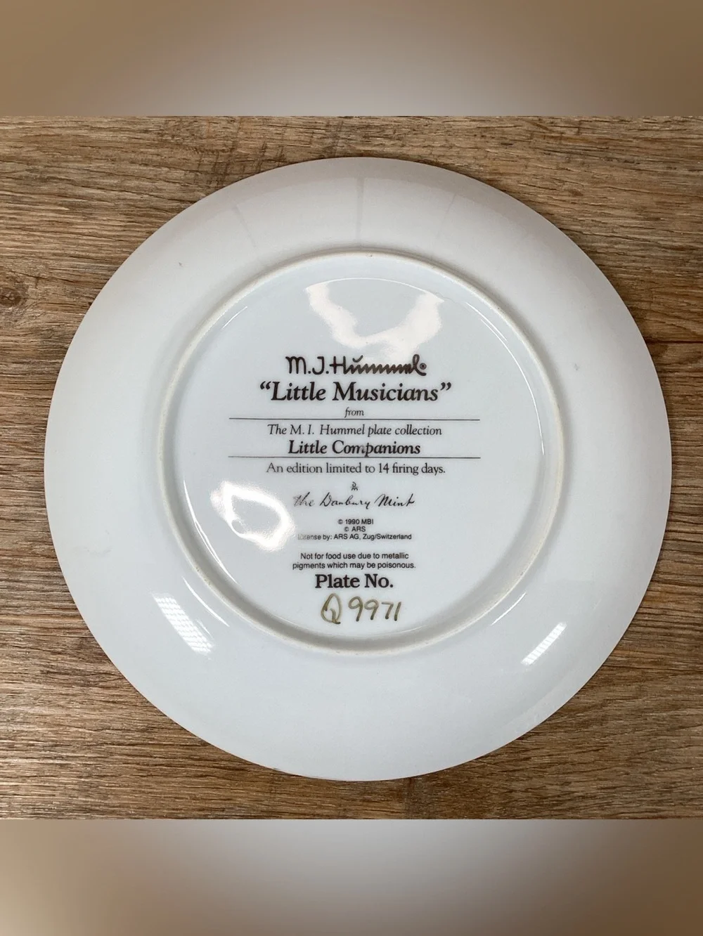 M.I. Hummel 1990 “Little Musicians”, Little Companions Plate Danbury Mint #Q9971